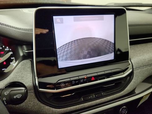 New 2025 Jeep Compass Latitude image 14