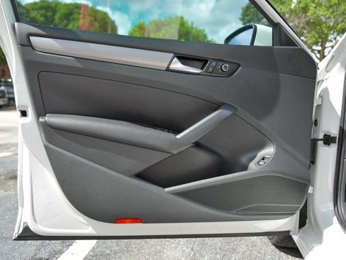 Used 2014 Volkswagen Passat 1.8T SE image 15