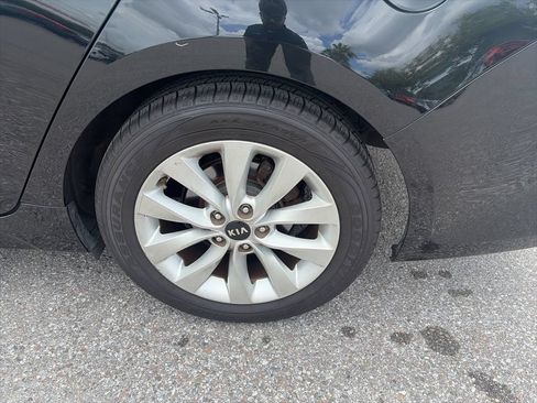 Used 2018 Kia Optima LX w/ 17" Alloy Wheels Package FWD image 10