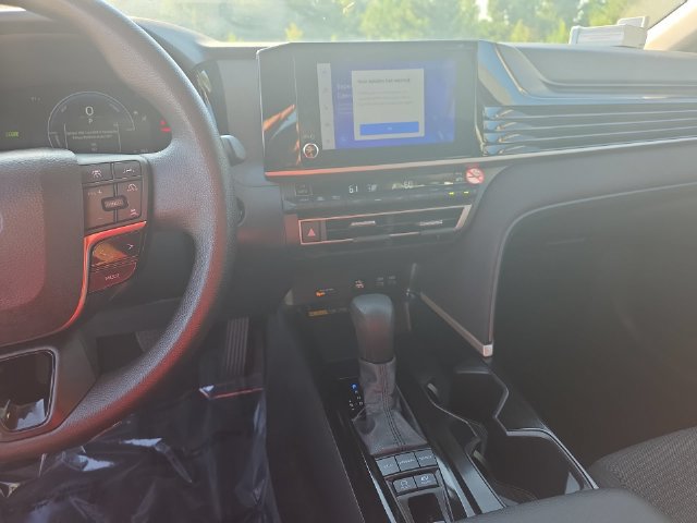 Used 2025 Toyota Camry LE FWD image 20