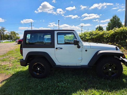Used 2015 Jeep Wrangler Sport w/ Quick Order Package 24S AWD/4WD image 4