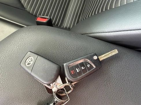 Used 2024 Toyota Camry SE FWD image 21