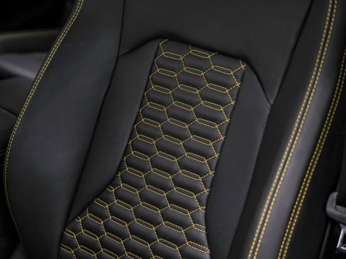 Used 2022 Lamborghini Urus AWD/4WD image 40