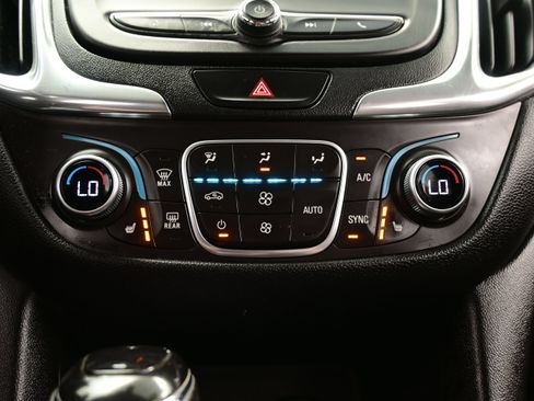 Used 2018 Chevrolet Equinox LT AWD/4WD image 21