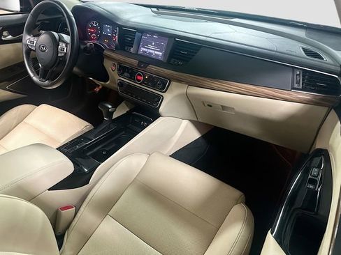 Used 2017 Kia Cadenza Premium image 29