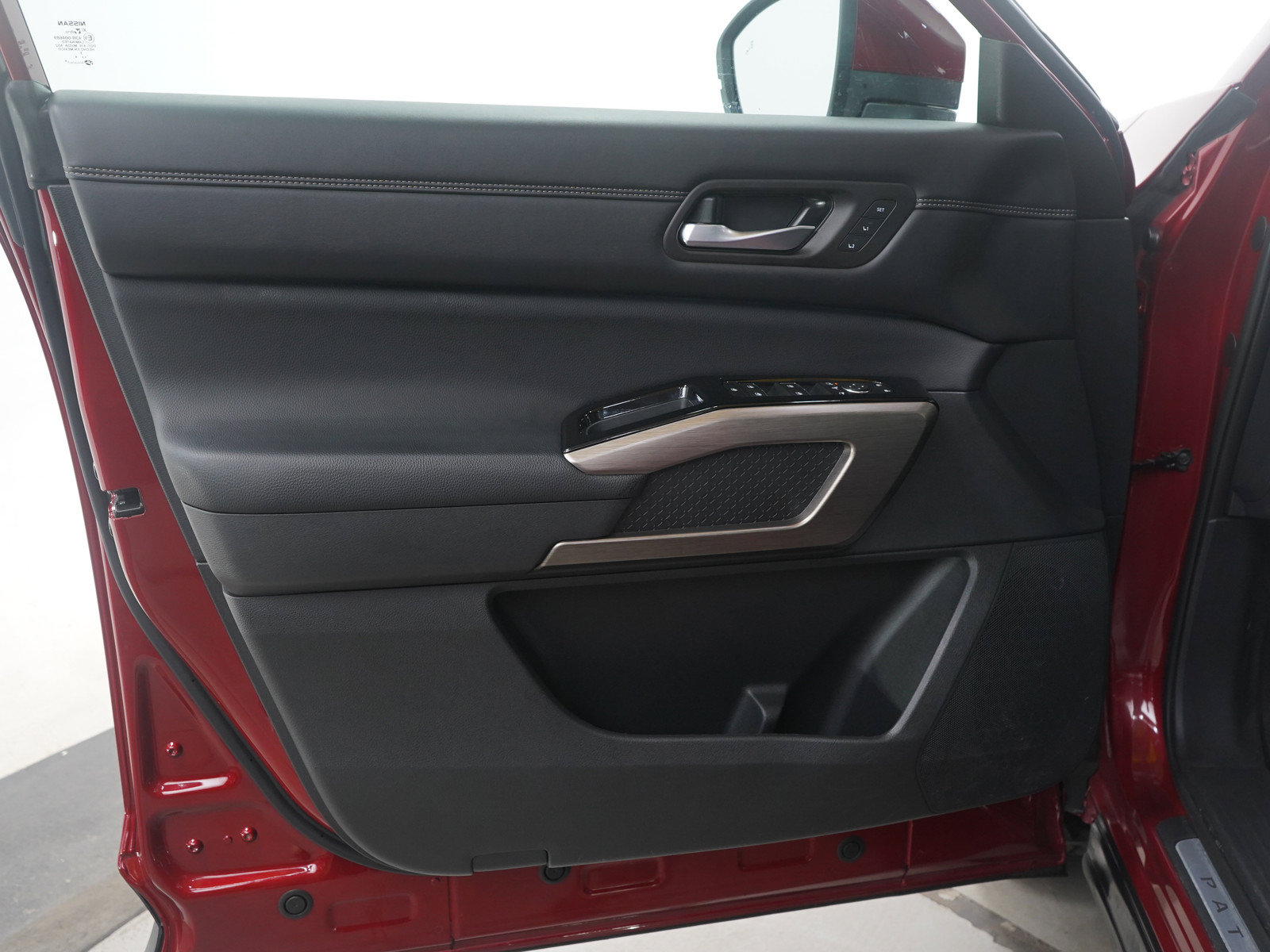 Used 2024 Nissan Pathfinder Platinum AWD/4WD image 23