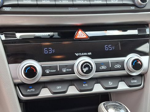 Used 2020 Hyundai Elantra SE FWD image 17