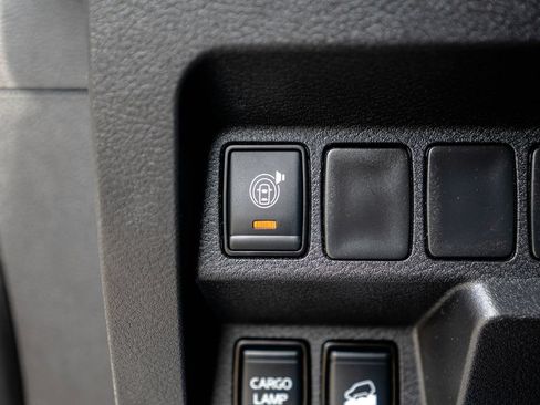 Used 2025 Nissan Frontier SV AWD/4WD image 21