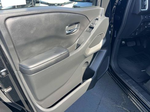 Used 2025 Nissan Frontier SV w/ SV Convenience Package RWD image 6