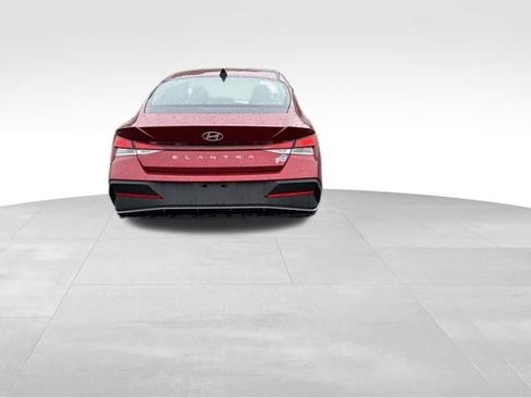 Used 2024 Hyundai Elantra SEL FWD image 7