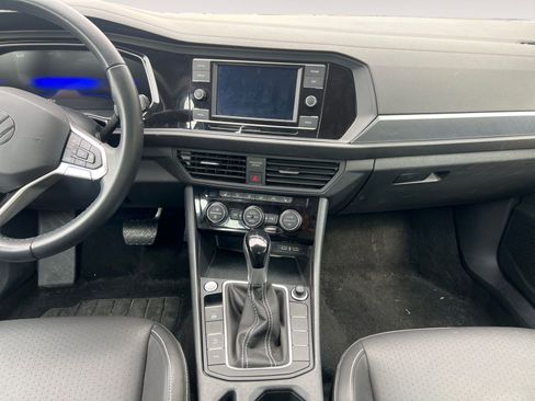Used 2024 Volkswagen Jetta SE image 11