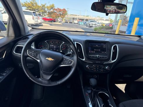 Used 2024 Chevrolet Equinox LT AWD/4WD image 2