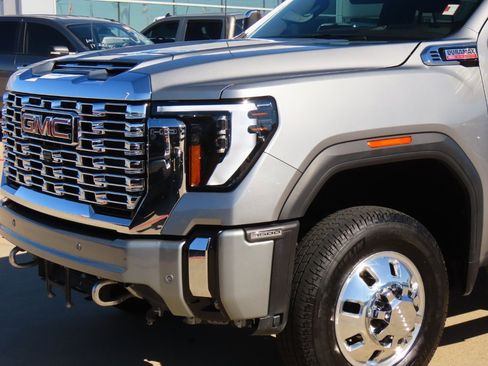 Used 2025 GMC Sierra 3500 Denali w/ Denali Reserve Package image 3
