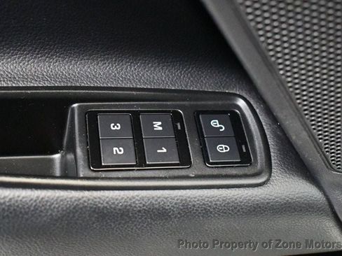 Used 2017 Jaguar XE Premium image 29