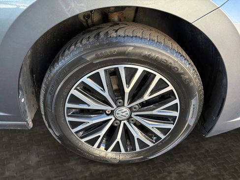 Used 2019 Volkswagen Jetta SEL w/ Cold Weather Package FWD image 41