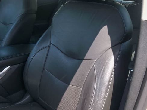 Used 2017 Chevrolet Volt Premier w/ Driver Confidence II Package FWD image 12