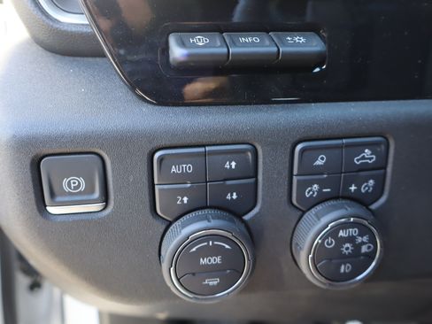 Certified 2025 Chevrolet Silverado 1500 High Country w/ Technology Package image 23