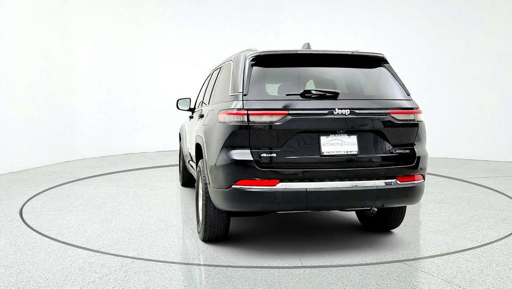 Used 2023 Jeep Grand Cherokee Laredo w/ Luxury Tech Group I AWD/4WD image 6