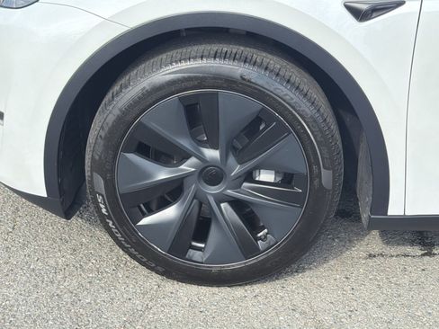 Used 2025 Tesla Model Y Long Range AWD/4WD image 12
