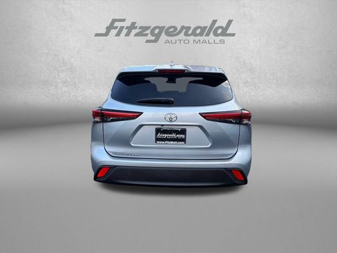 Used 2020 Toyota Highlander LE FWD image 6