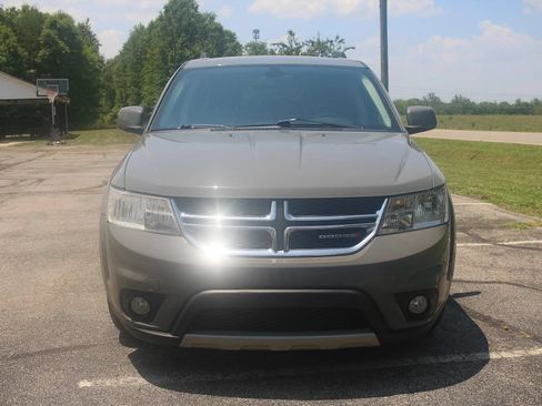 Used 2019 Dodge Journey SE w/ Connectivity Group FWD image 5