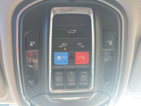 Used 2022 Jeep Grand Cherokee Limited AWD/4WD image 29