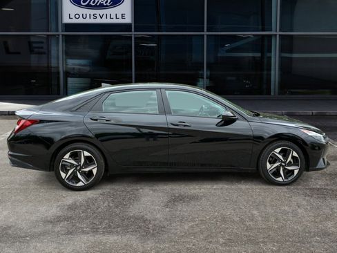 Used 2023 Hyundai Elantra SEL w/ Convenience Package FWD image 2