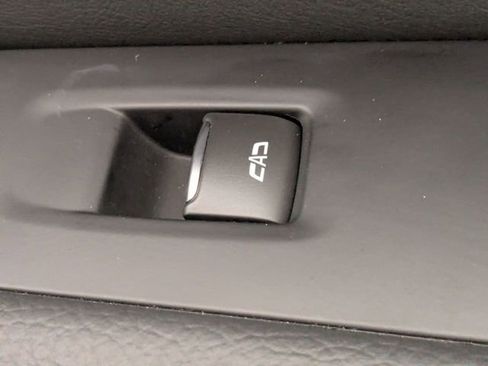 Certified 2025 GMC Yukon Denali image 36