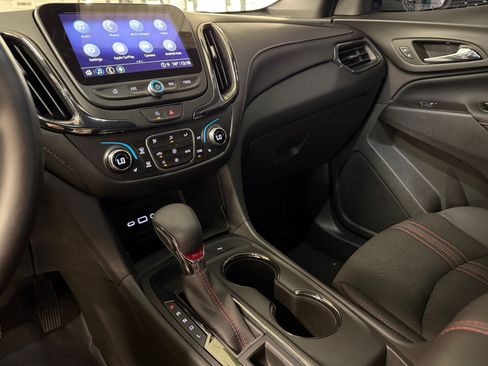 Used 2023 Chevrolet Equinox RS FWD image 17