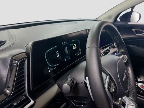 Used 2023 Kia Sportage EX image 9