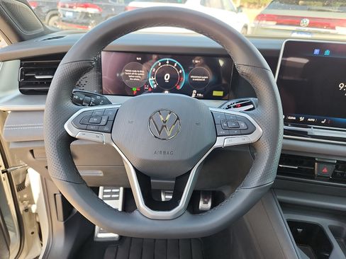 New 2026 Volkswagen Tiguan SE R-Line FWD image 16