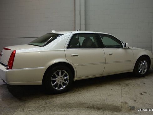 Used 2011 Cadillac DTS Luxury image 32
