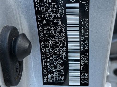 Used 2025 Toyota Corolla LE image 31