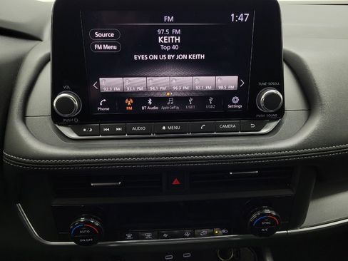 Used 2024 Nissan Rogue SV image 25