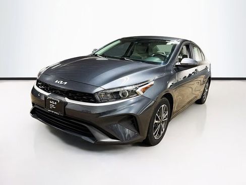 Used 2023 Kia Forte LXS w/ LXS Technology Package image 3