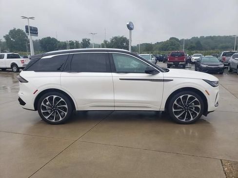 Used 2024 Lincoln Nautilus Black Label AWD/4WD image 3