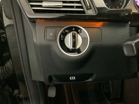 Used 2011 Mercedes-Benz E 550 4MATIC Sedan image 19