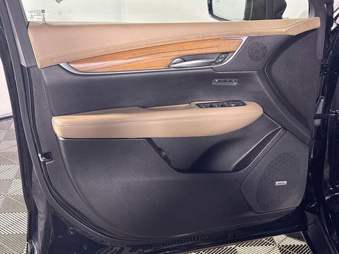 Used 2018 Cadillac XT5 Platinum w/ Driver Assist Package image 10