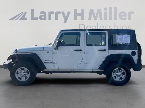 Used 2010 Jeep Wrangler Unlimited Sport image 2