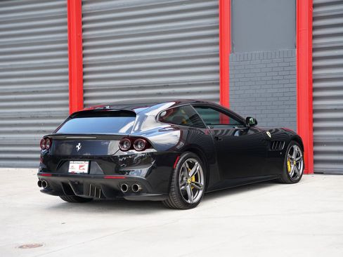 Used 2017 Ferrari GTC4Lusso AWD/4WD image 12
