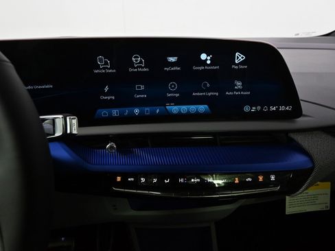New 2026 Cadillac Optiq Luxury 2 image 27