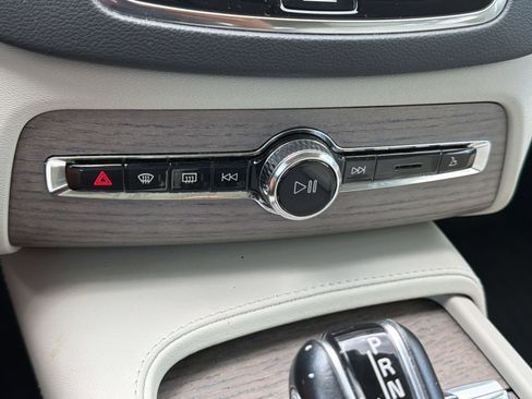 Used 2022 Volvo XC90 T6 Inscription w/ Lounge Package AWD/4WD image 17