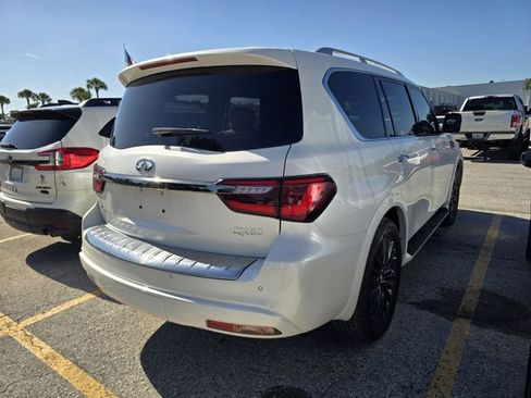 Used 2024 INFINITI QX80 Sensory AWD/4WD image 3
