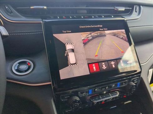 New 2025 Jeep Grand Cherokee Limited w/ Luxury Tech Group II image 13