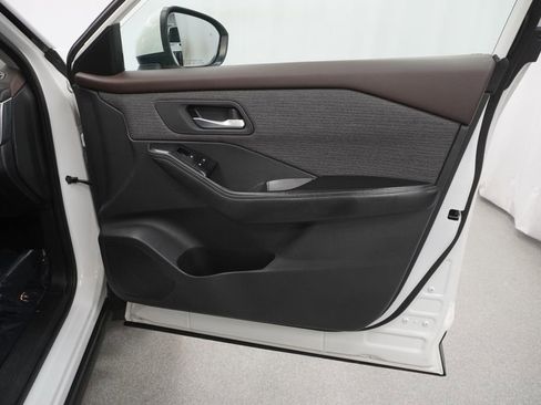 Used 2021 Nissan Rogue SV image 44