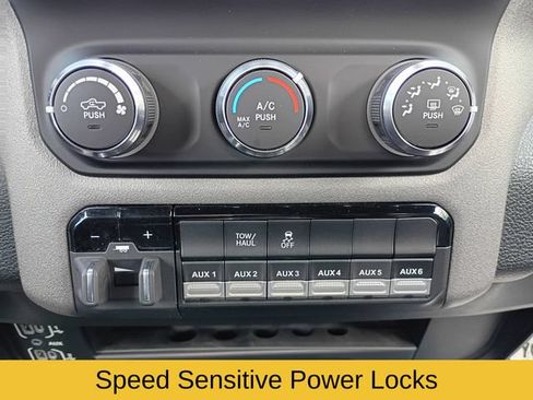 Used 2024 RAM 2500 Tradesman w/ Chrome Appearance Group AWD/4WD image 17
