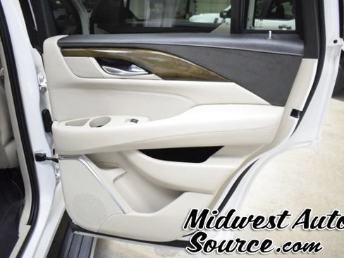 Used 2019 Cadillac Escalade Premium Luxury AWD/4WD image 29