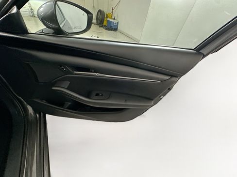 Used 2022 MAZDA MAZDA3 s image 31