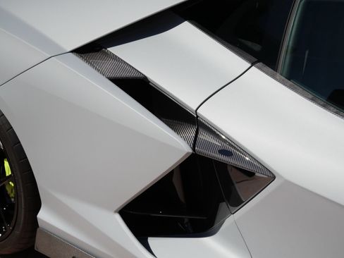 Used 2025 Lamborghini Revuelto AWD/4WD image 13