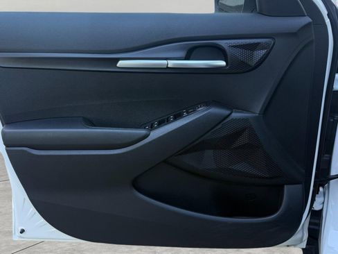 Used 2023 Kia Seltos LX image 19